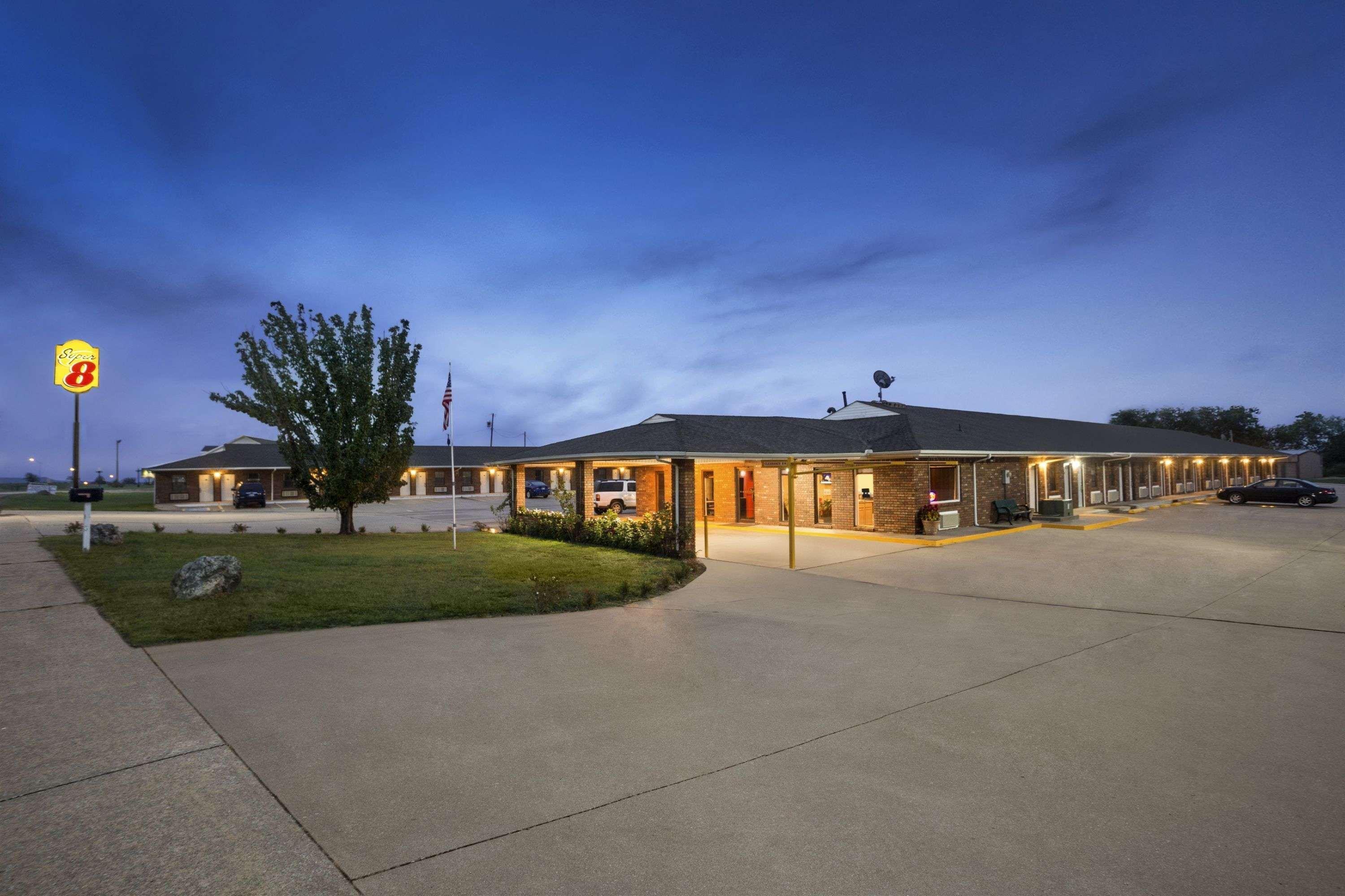 Super 8 By Wyndham Henryetta Motel Exterior foto
